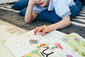 Activités ludiques Montessori pour apprendre à lire et écrire en maternelle