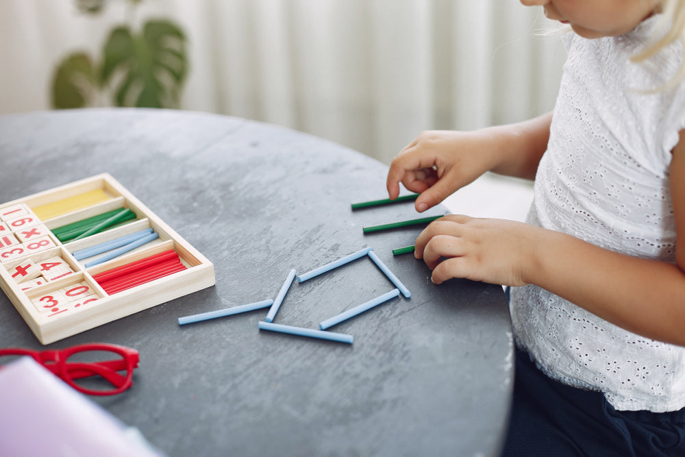 L'importance des activités ludiques dans le développement de l'enfant selon la méthode Montessori